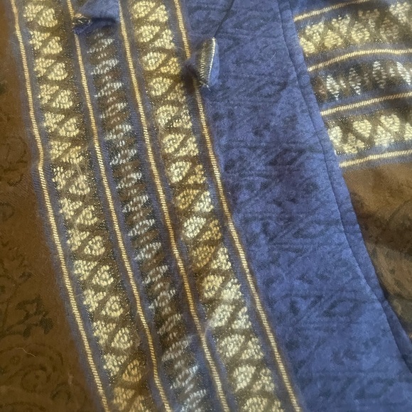 Boutique Shop Poncho - Picture 3 of 7